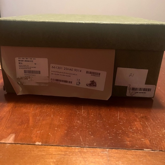 Gucci Basket Sneakers - Picture 4 of 4